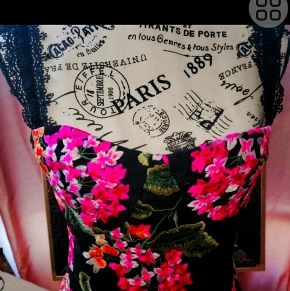 Dress - Picture 5 of 5